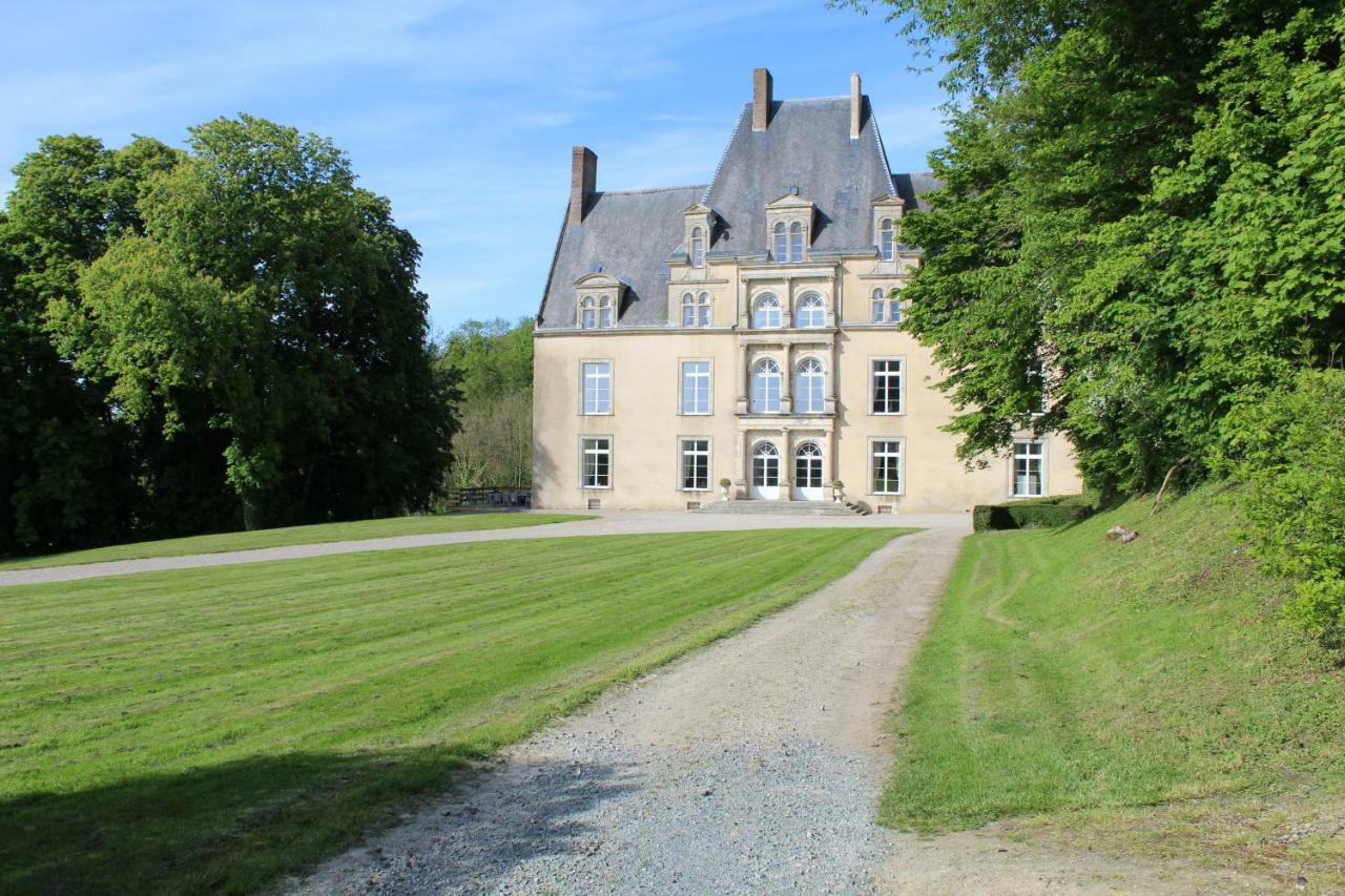 Chateau De La Lucaziere Mont-Saint-Jean  Buitenkant foto