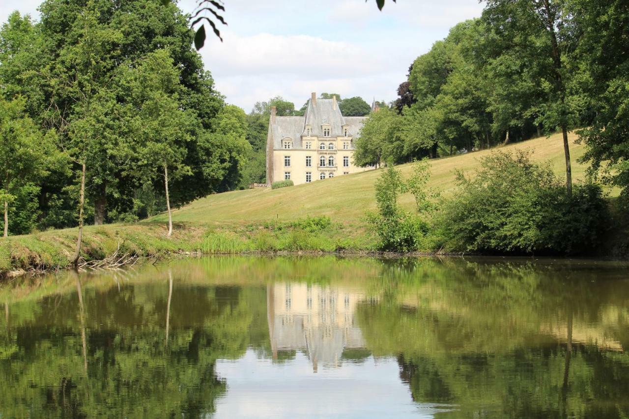 Chateau De La Lucaziere Mont-Saint-Jean  Buitenkant foto