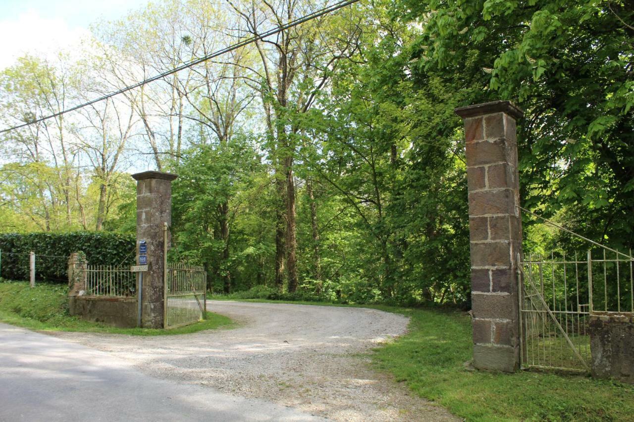 Chateau De La Lucaziere Mont-Saint-Jean  Buitenkant foto